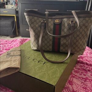 Gucci Ophidia large tote bag. Original box and dust bag included